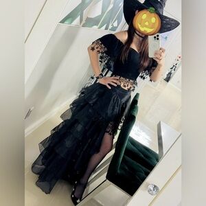 HALLOWEEN WITCH COSTUME 🧙🏻‍♀️SHOES AND HAT INCLUDED